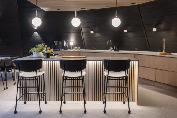 Lodge_full-equipped kitchen